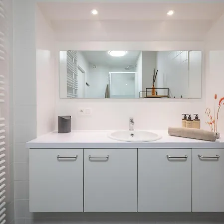 Apartmán Bright Penthouse With Sunny Terrace Near