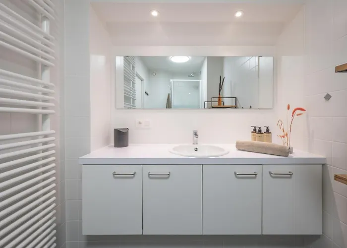 Appartement Bright Penthouse With Sunny Terrace Near