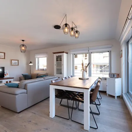 Bright Penthouse With Sunny Terrace Near Lejlighed