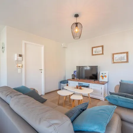 Lejlighed Bright Penthouse With Sunny Terrace Near