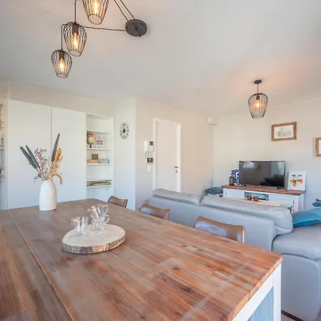 Lejlighed Bright Penthouse With Sunny Terrace Near